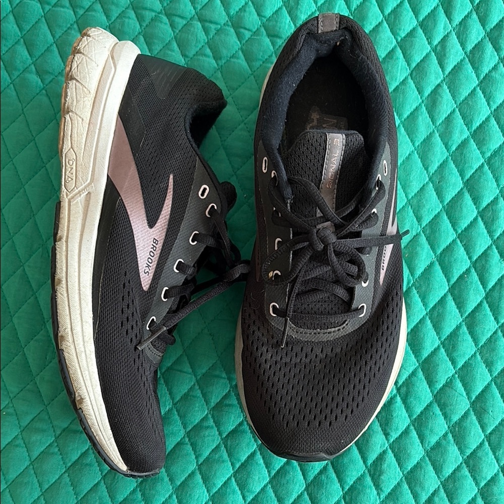 5 for $35- Brooks Black and Pink Athletic Shoes with Breathable Design 10m
